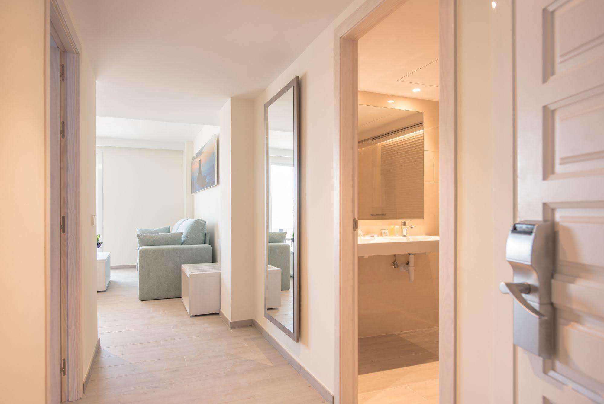 Apartamentos Los Angeles Сан-Антоніо Екстер'єр фото